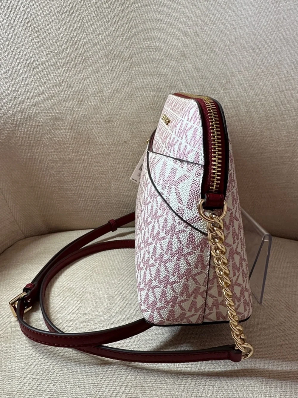 Michael Kors Wine and Pink Crossbody with Gold Chain Detail - Picture 5 of 10
